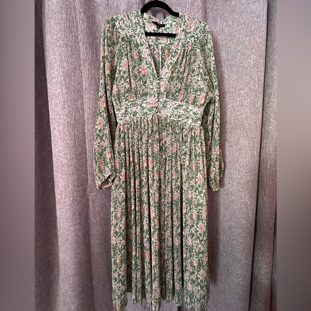 Lulus green floral midi dress in size L.